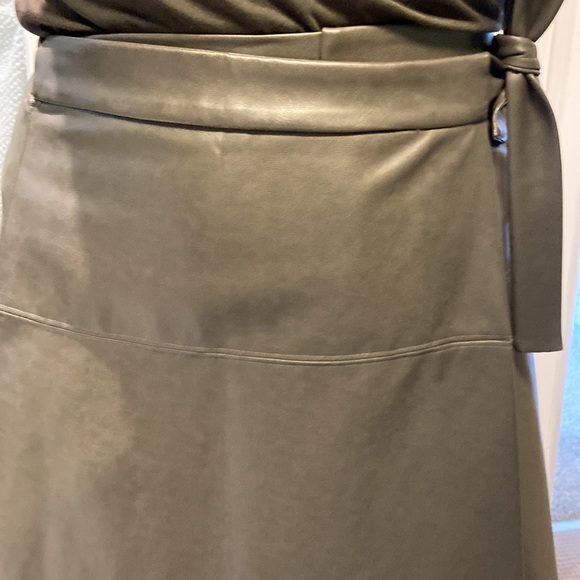 Aritzia Wilfred leather skirt - Picture 6 of 7